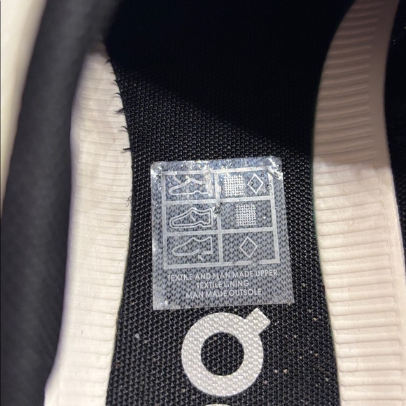 ON Cloud X lightweight Athletic Shoes - Picture 11 of 11